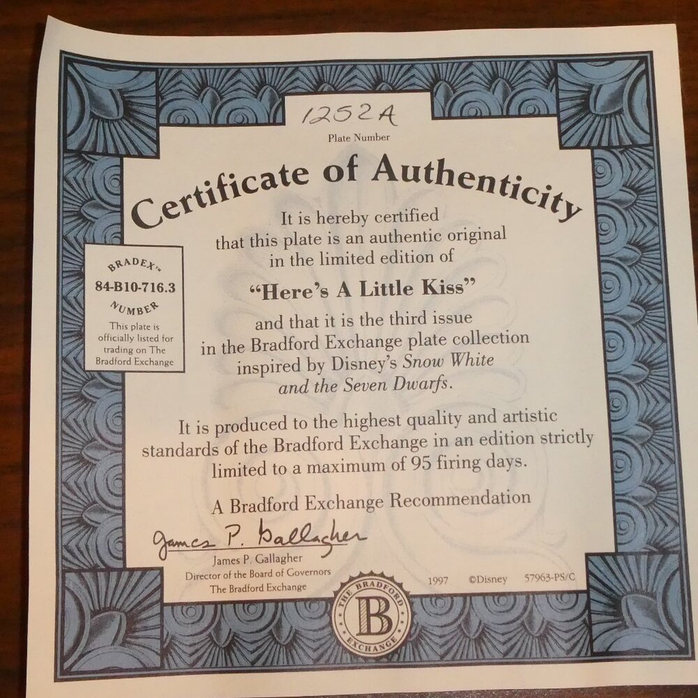 SALE - Snow White and the Seven Dwarfs “Here’s A Little Kiss” Collector’s Plate - Picture 2 of 6